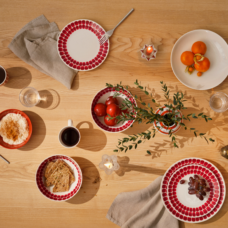 【ギフト】 24h レッドiittala/Arabia|北欧食器の 26cm プレート トゥオキオ 食器